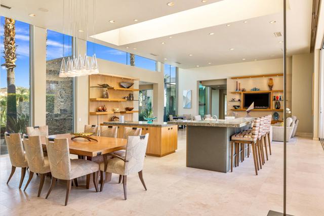 28 Sun Ridge Circle, Rancho Mirage CA: https://media.crmls.org/mediaz/b91515b8-c3fd-424e-a3bd-920cfb8bdda8.jpg