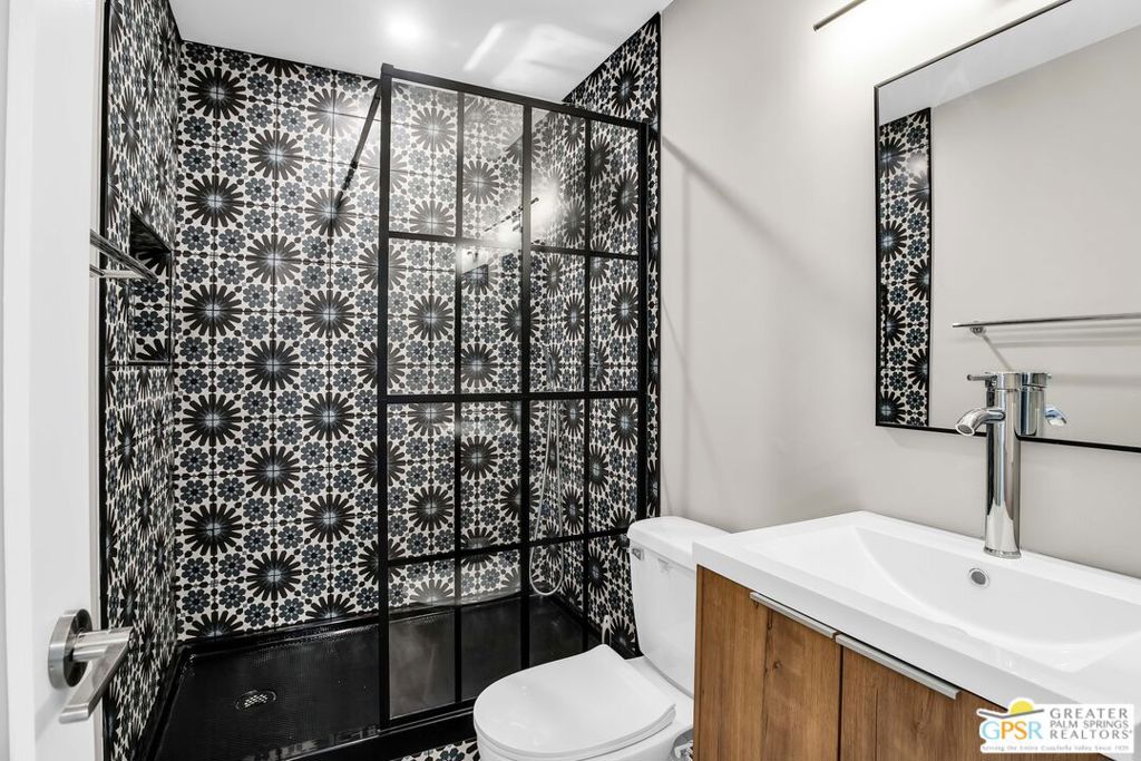 https://media.crmls.org/mediaz/b91569b5-1b2e-44f2-95b7-53ac9981eb41.jpg?preset=X-Large