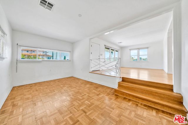 408 W Manchester Avenue, Playa del Rey CA: https://media.crmls.org/mediaz/b915a9f6-866b-4af2-a24e-278a2a3682ad.jpg