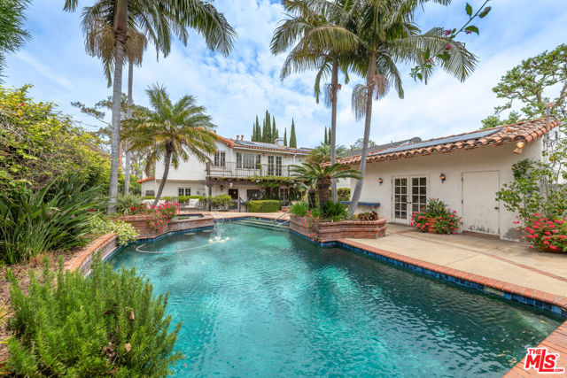 475 S Rodeo Drive, Beverly Hills CA: https://media.crmls.org/mediaz/b915da34-3e45-456d-8f95-8403eab614dc.jpg