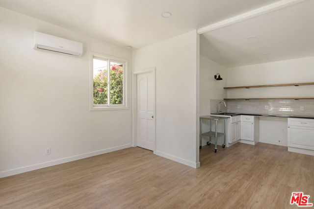 844 E Kensington Road, Los Angeles CA: https://media.crmls.org/mediaz/b915de8d-e02a-49c9-bfe4-fee3ff398ea3.jpg
