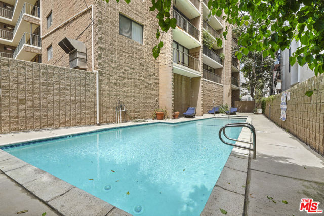 10966 Rochester Avenue, Los Angeles CA: https://media.crmls.org/mediaz/b915e065-9aeb-40bf-8dc3-1d414d818e20.jpg