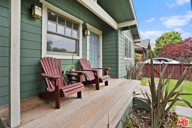 2439 Glyndon Avenue, Venice CA: https://media.crmls.org/mediaz/b9167ad3-e987-4bd9-a109-05c4fec1e8a1.jpg