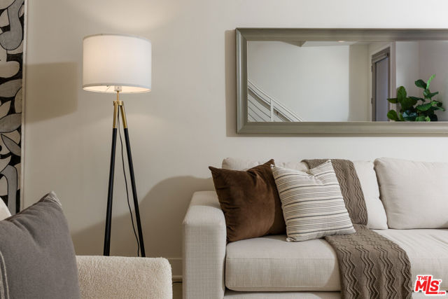 6067 W Studio Court, Los Angeles CA: https://media.crmls.org/mediaz/b916811e-0536-49ed-99fa-bb57680c001c.jpg