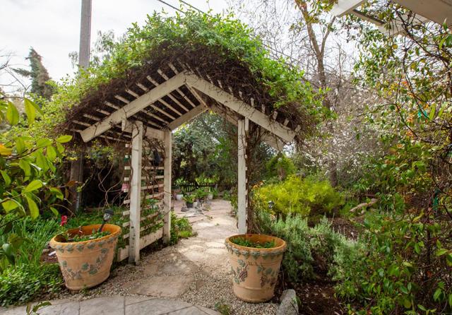 820 Comstock Road, Hollister CA: https://media.crmls.org/mediaz/b916b8c4-dd2b-45ef-a7c8-c3cb82f554aa.jpg