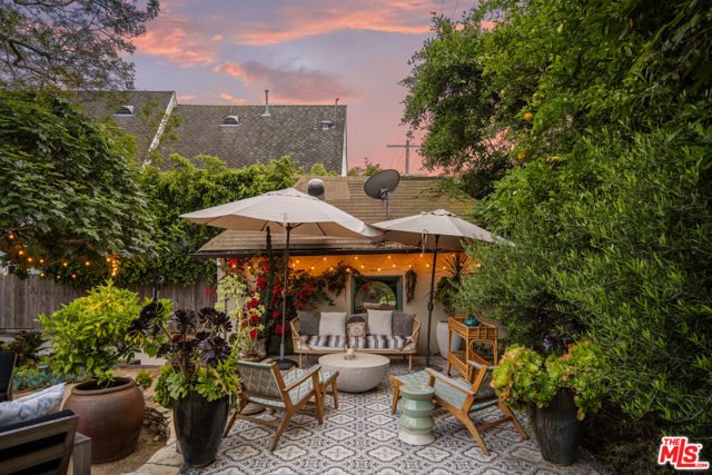 847 S Longwood Avenue, Los Angeles CA: https://media.crmls.org/mediaz/b916de5f-5b51-451c-95e3-54bced00d754.jpg