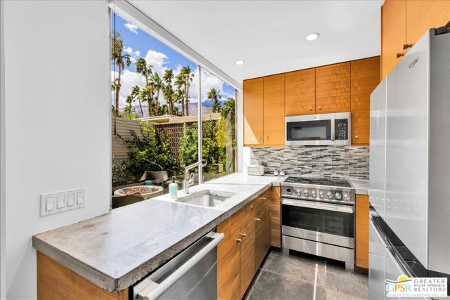 360 Cabrillo Road, Palm Springs CA: https://media.crmls.org/mediaz/b91779f8-8124-4bdf-a635-27ebc8a2e813.jpg