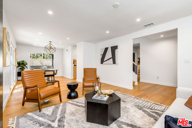 22357 Welby Way, Woodland Hills CA: https://media.crmls.org/mediaz/b9178028-15c8-44aa-91ac-c56d676ec4c9.jpg