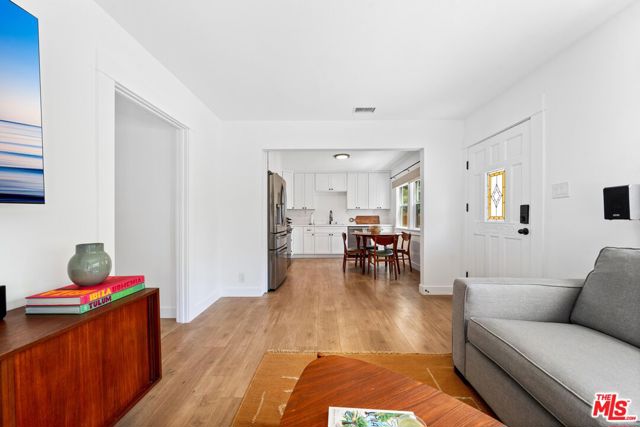 4047 Camero Avenue, Los Angeles CA: https://media.crmls.org/mediaz/b917fe26-4934-44f2-baef-857f0a7e3a0a.jpg