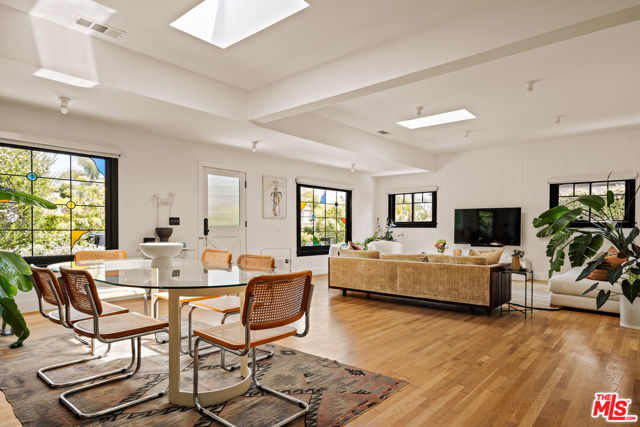 623 N Sierra Bonita Avenue, Los Angeles CA: https://media.crmls.org/mediaz/b91817b0-bd43-47e4-a03a-63163355da07.jpg