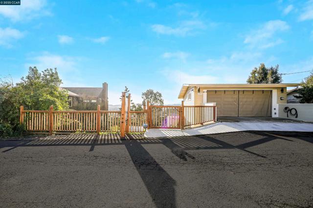 Image 4 of 59 For 5929 Harbor View Ave