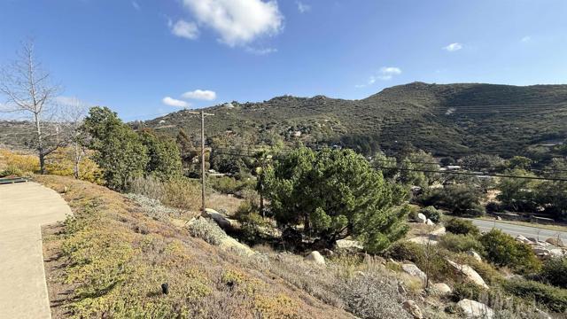 2956 La Cresta Road, El Cajon CA: https://media.crmls.org/mediaz/b918cce3-a0c9-4e3e-b9d3-74b51e10055b.jpg
