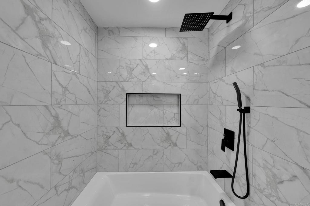 https://media.crmls.org/mediaz/b9197287-027b-4761-8d05-c47263c98b1f.jpg?preset=X-Large
