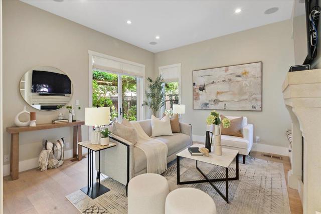900 Roble Avenue, Menlo Park CA: https://media.crmls.org/mediaz/b91a1b77-9144-4e01-9bea-cda7d4a18500.jpg