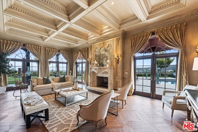 19000 Dorlon Drive, Tarzana CA: https://media.crmls.org/mediaz/b91a5103-0fdf-4755-9634-42990d55c984.jpg