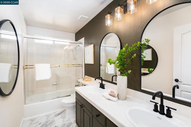 46 Saint Mark Ct, Danville CA: https://media.crmls.org/mediaz/b91a5e0b-044c-423a-87a0-1e1a3a3726da.jpg