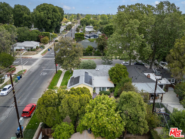 6961 Zelzah Avenue, Reseda CA: https://media.crmls.org/mediaz/b91a6664-d236-45db-a56b-34c10cc44a8c.jpg