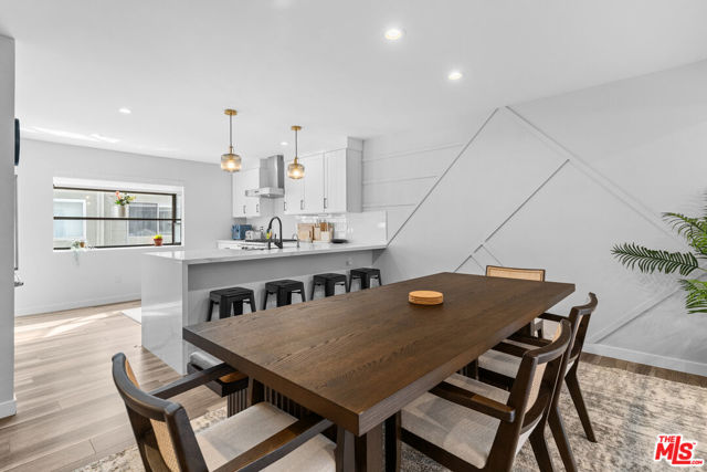 4360 Glencoe Avenue, Marina del Rey CA: https://media.crmls.org/mediaz/b91b76c4-51ea-446c-a346-8d035cb7ea6d.jpg