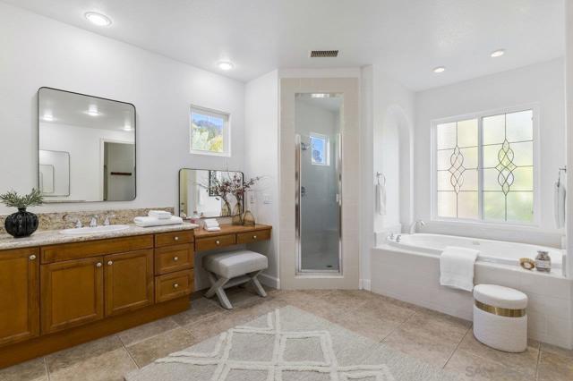 11649 Thistle Hill Pl, San Diego CA: https://media.crmls.org/mediaz/b91b9e29-bfb5-4efd-838a-99077c900191.jpg