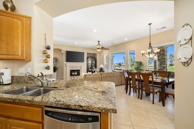 61436 Topaz Drive, La Quinta CA: https://media.crmls.org/mediaz/b91bc9e7-4f48-404f-bbbe-6b182d32676c.jpg