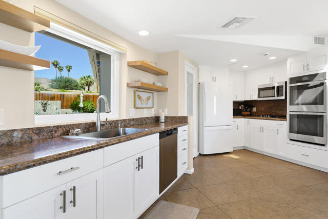 71529 Tangier Road, Rancho Mirage CA: https://media.crmls.org/mediaz/b91bdb2a-c2c6-4c5f-9150-1b99ea912e6d.jpg