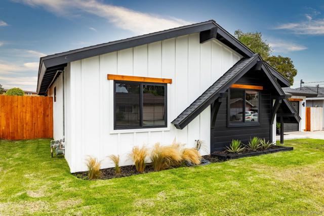 2146 Foster St, Oceanside CA: https://media.crmls.org/mediaz/b91c4532-f7f5-4b72-8055-a347fd96054d.jpg