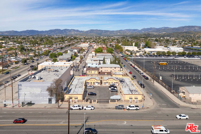 Image 3 of 27 For 11329 Sherman Way