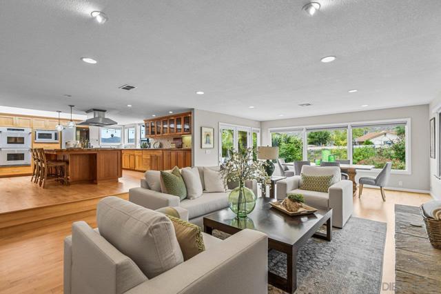 3609 Monte Real, Escondido CA: https://media.crmls.org/mediaz/b91cfe72-17ed-4e7d-b88f-0b87859d691e.jpg
