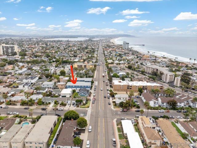 5061 Mission BLVD, San Diego CA: https://media.crmls.org/mediaz/b91d38b7-9822-4d9e-ad30-a5cb348a2481.jpg