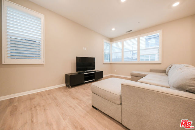 1681 Whitmore Loop, Chula Vista CA: https://media.crmls.org/mediaz/b91d5aca-d411-4f76-b737-9f8dbd473782.jpg