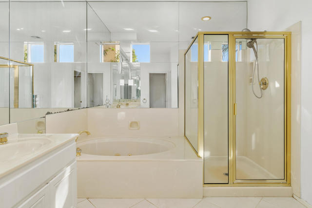 2 Vistara Drive, Rancho Mirage CA: https://media.crmls.org/mediaz/b91dc4e8-6c4b-4440-836a-2f44d4fcdeea.jpg