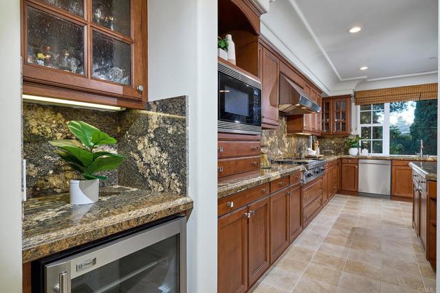Detail Gallery Image 17 of 50 For 6591 Halite Place, Carlsbad,  CA 92009 - 5 Beds | 5/1 Baths