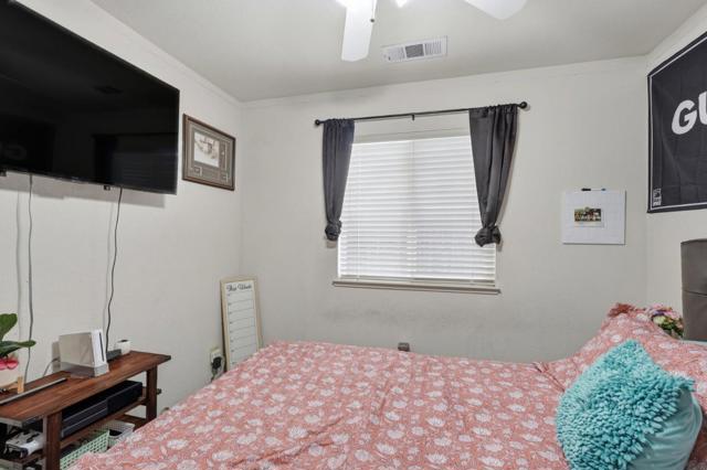 1883 College Greens Drive, Los Banos CA: https://media.crmls.org/mediaz/b91dcd87-7488-4a93-a7c4-e54f8a9c733b.jpg