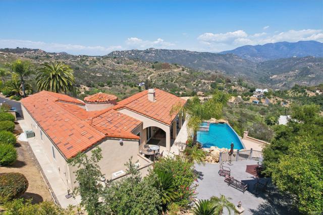 944 Rainbow Crest Road, Fallbrook CA: https://media.crmls.org/mediaz/b91de61e-156f-417f-85cf-a019fdf8ba08.jpg