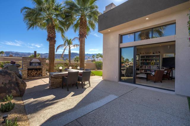 8 Ledgestone Lane, Rancho Mirage CA: https://media.crmls.org/mediaz/b91e30e8-d3d8-4141-8b81-b095c0cff81b.jpg