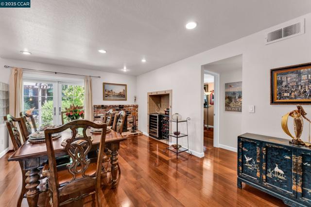 102 Monasterio Ct, San Ramon CA: https://media.crmls.org/mediaz/b91f0012-7174-45f0-b70a-c08b753f0ccb.jpg