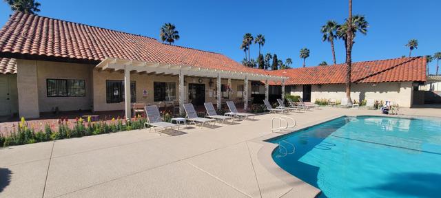 POOL SEATING