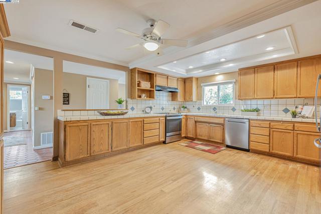 591 Vili Way, Pleasant Hill CA: https://media.crmls.org/mediaz/b91faa1e-cf4e-4526-98d2-6ff0762d6788.jpg