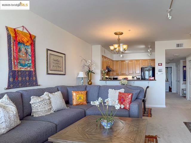 1400 Pinnacle Ct, Richmond CA: https://media.crmls.org/mediaz/b91fe1c8-bccf-4160-b249-4fed0e2a56ed.jpg