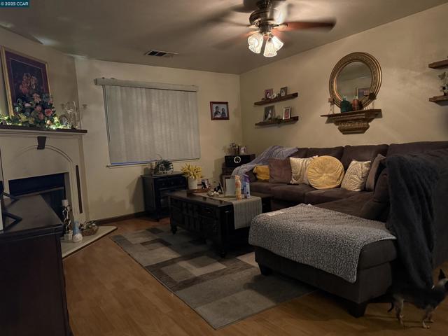 2306 River Ct, Delano CA: https://media.crmls.org/mediaz/b91fef8c-1d2c-4367-b4b8-38610000c7e2.jpg