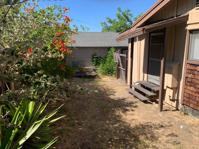 505 Summit Drive, Redwood City CA: https://media.crmls.org/mediaz/b91ffd7c-b66f-49ff-9640-db137e110194.jpg