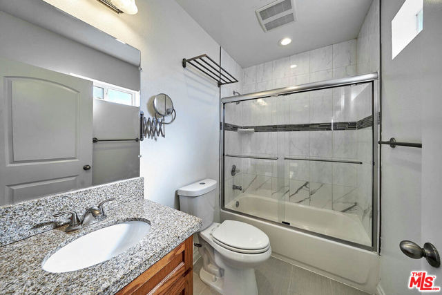 1142 S Mariposa Avenue, Los Angeles CA: https://media.crmls.org/mediaz/b92062ea-8926-411e-9e0d-fe45c584bd32.jpg