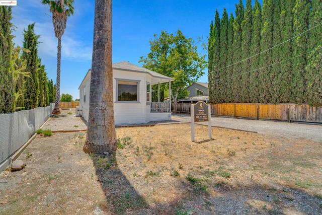 3208 Hosie Ave, Byron CA: https://media.crmls.org/mediaz/b921457b-3fa8-49fd-bd33-e52a01978815.jpg
