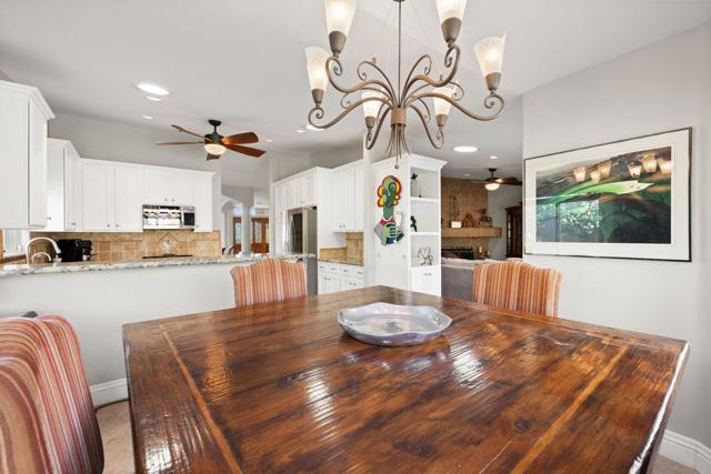 51425 Calle Quito, La Quinta CA: https://media.crmls.org/mediaz/b921c83a-1cde-4e97-a402-006d9b972b16.jpg