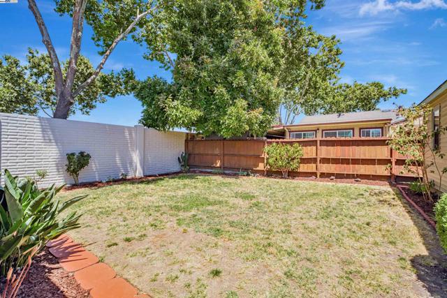 1105 Gardner Blvd., San Leandro CA: https://media.crmls.org/mediaz/b921ef16-f1b6-4f75-8b2f-e8e7d8f715af.jpg