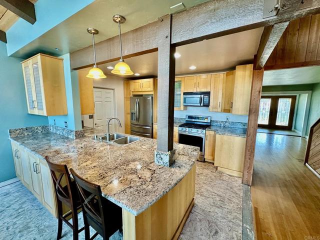 Detail Gallery Image 2 of 55 For 880 Crest View Rd, Vista,  CA 92081 - 4 Beds | 2/2 Baths