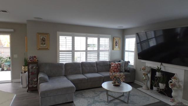 843 Caminito Las Olas, Chula Vista CA: https://media.crmls.org/mediaz/b9221593-2faf-453a-92b1-79d0e4d40610.jpg