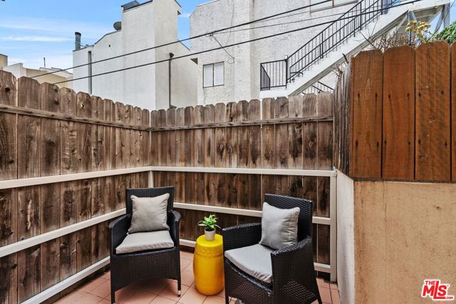 1240 24th Street, Santa Monica, California 90404, 3 Bedrooms Bedrooms, ,2 BathroomsBathrooms,Condominium,For Sale,24th,24400221