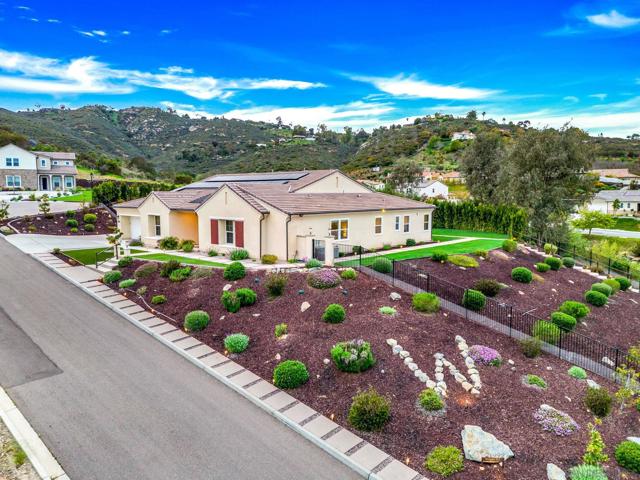 21992 Wilgen Rd, Escondido CA: https://media.crmls.org/mediaz/b9226fb1-4c36-4ef2-8d7d-7b4a5993eb0a.jpg