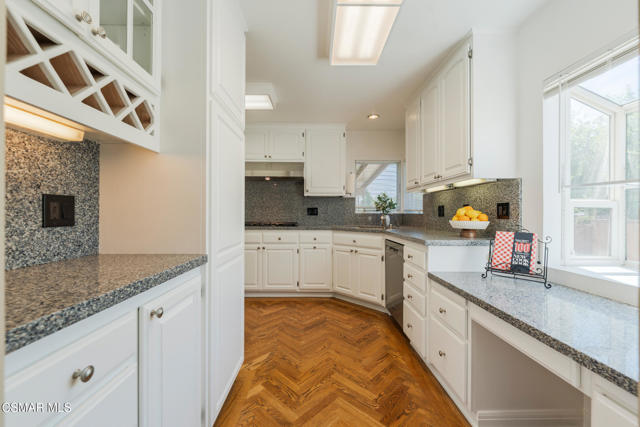 6120 Zelzah Avenue, Encino CA: https://media.crmls.org/mediaz/b92282d5-ef05-46cc-a276-fa4679a42b9e.jpg